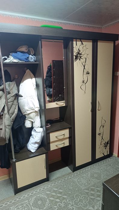 Отдам даром прихожую