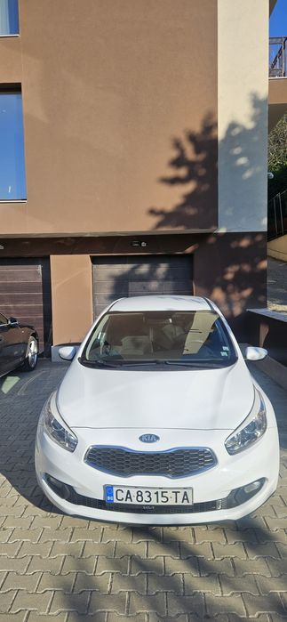 Kia ceed 1.4 бензин купена от България  169700 км. Сервизна книжка