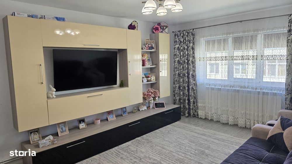 Vand apartament cu 3 camere decomandat  Deva, GARAJ, BOXA Imp. Traian