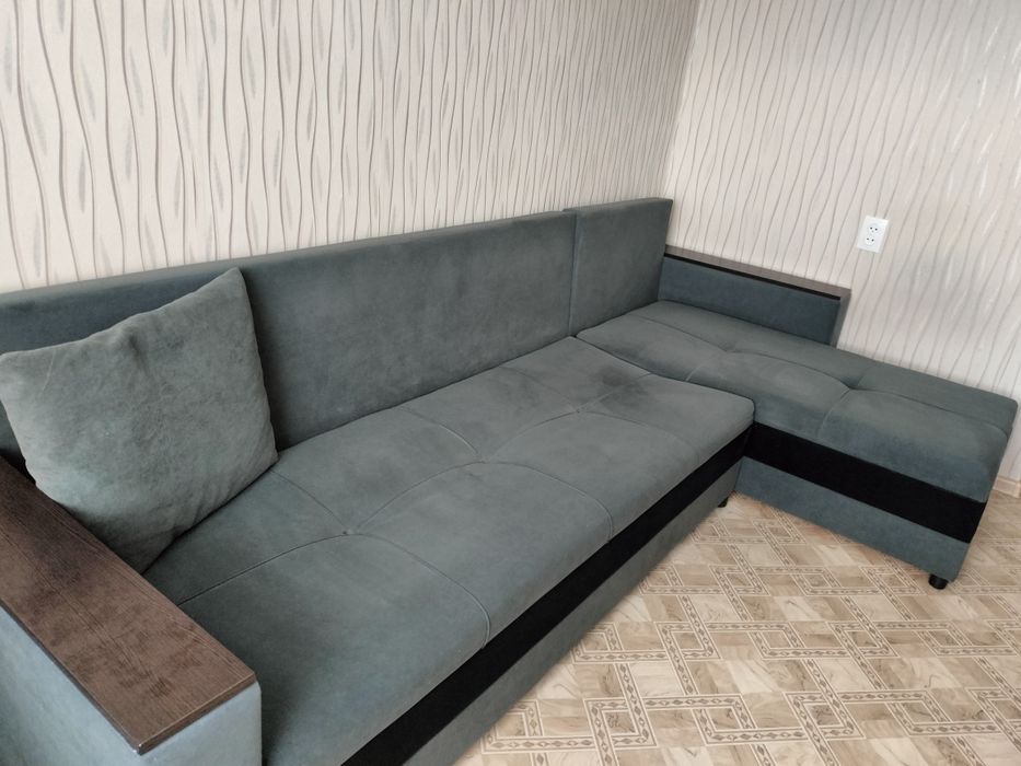 Угловой диван продам!