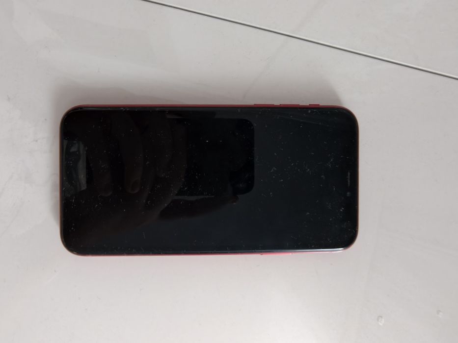 iPhone XR красный