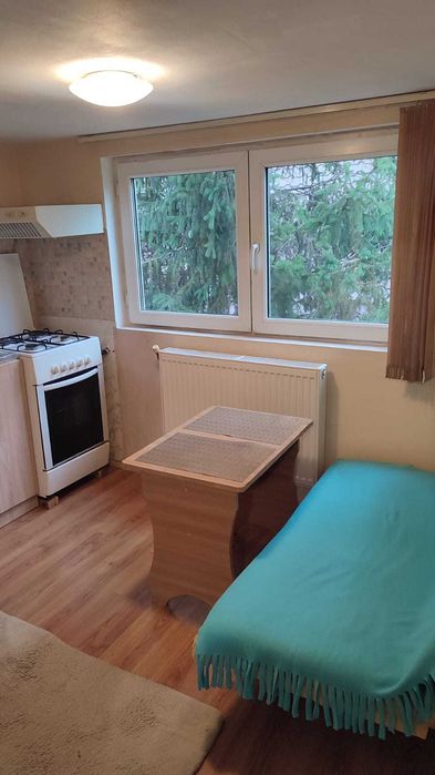 PF închiriez apartament 2 camere la casa