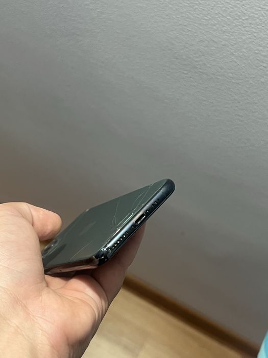 Vand iPhone 11 Pro fara face id,baterie 100%,capac fisurat,Lipsa lentila camera