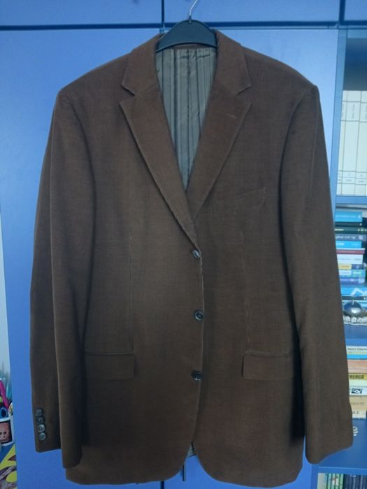 Vând costum Hugo Boss