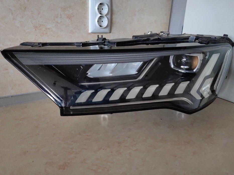 Фар Audi Q7/SQ7 LED ляв 2019-24/ Фар Ауди Кю7 Оригинален