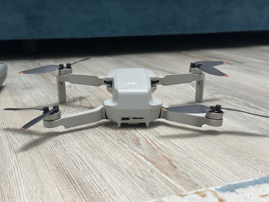 Продам дрон DJI MINI 2 FLY COMBO