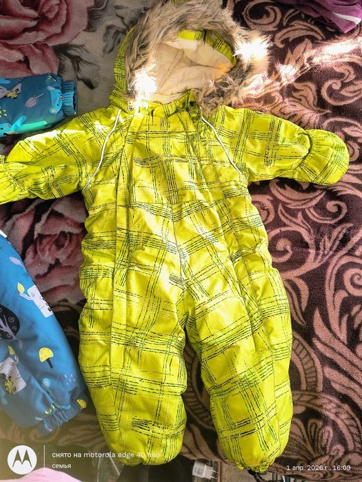 Отдам 2 комбинезона земние