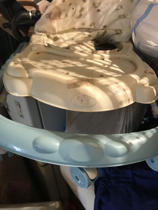 Vand scaun pentru copii de si un rotobil folosit foarte putin