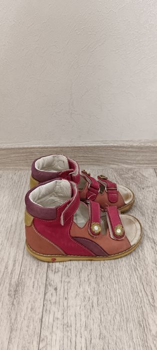 Отдам даром детскую обувь