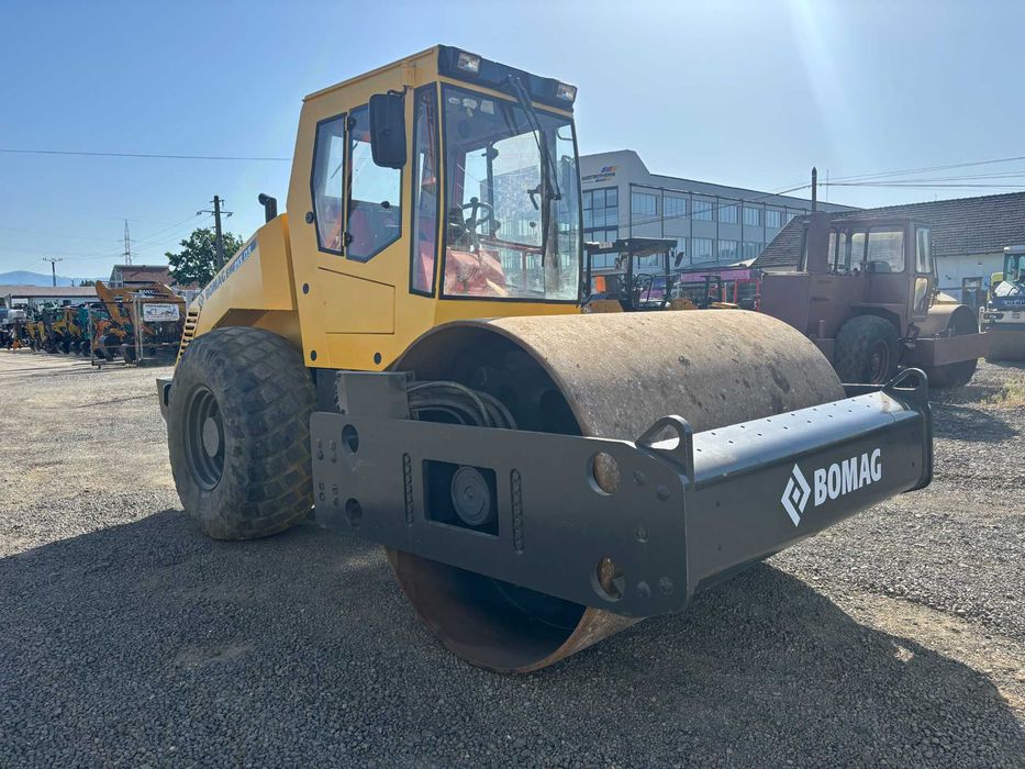 Cilindru compactor terasamente BOMAG BW 213 D-3, 12 tone