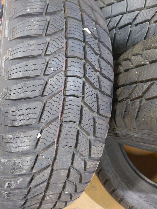 Зимни гуми за джип 215 65 16  дот.22 г.