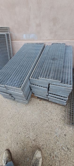 Grilaje-trepte zincate 100x23cm