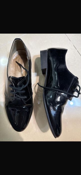 Продам женские лакированные!