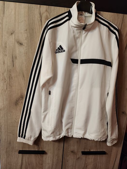 Продавам спортен екип