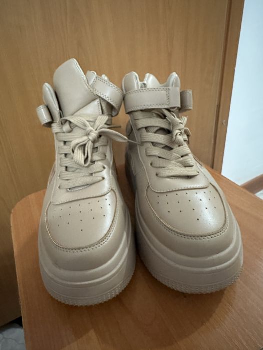 Продам кросовки осень-весна