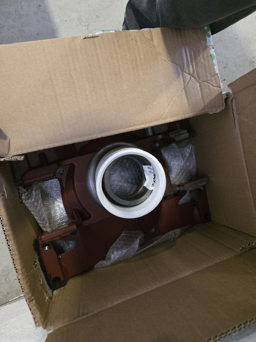 Piese Tractor Incarcator Telescopic Merlo punte diferential brat cutie