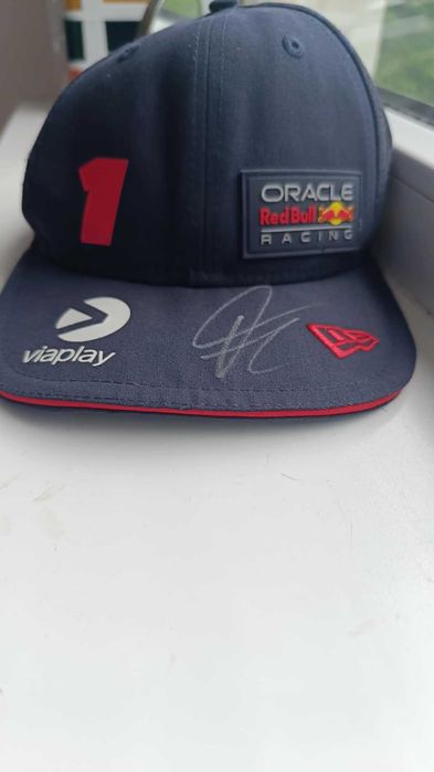 Vând o șapcă originală Max Verstappen Red Bull Racing