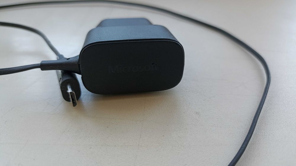 Зарядное устройство Microsoft Power Adapter Micro-USB