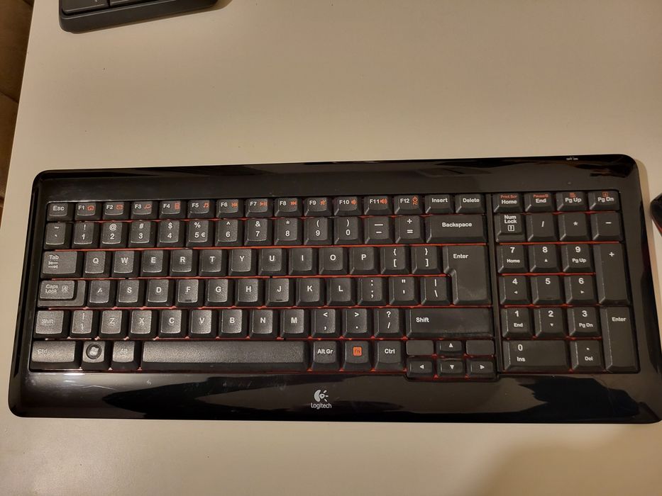 kit logitech tastatura k340 cu mouse m525 + un reciver unifying