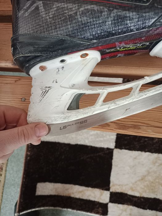 Коньки хоккейные