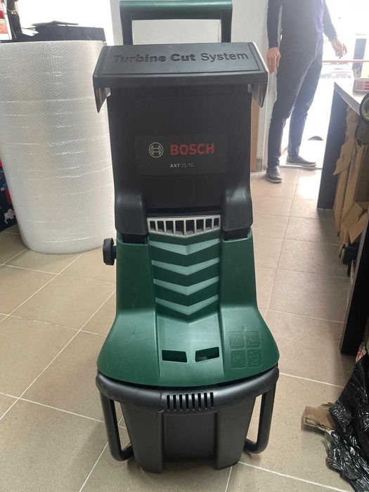 Tocător resturi vegetale Bosch AXT 25 TC 2500 W cu turbină