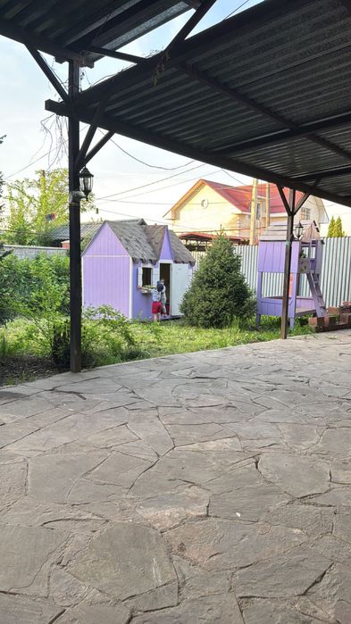 Детский домик из дерева