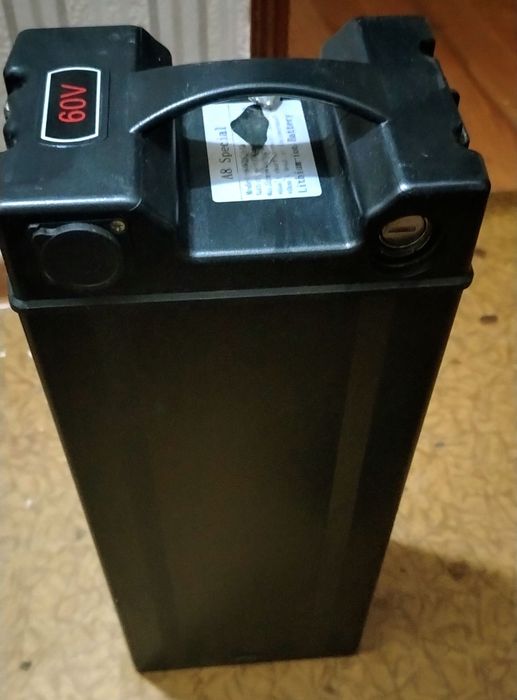 Skuter batareyasi.Holati yaxshi ko'p ishlatilmagan.Zaryadi uzoqqa yeta