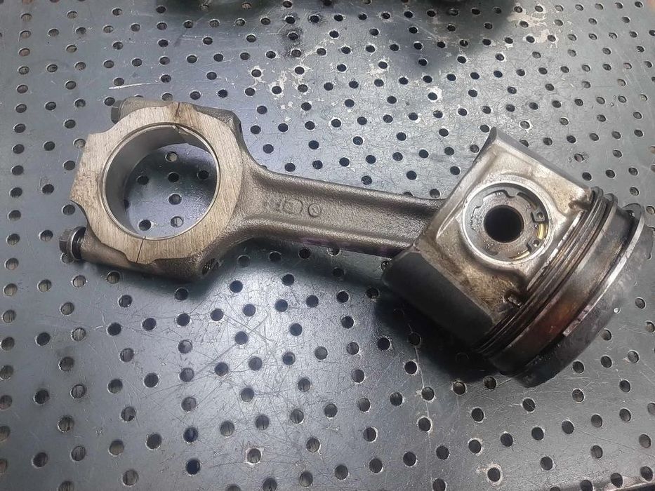piston cu biela 1.9 d 939a1000  fiat croma alfa 159 opel astra h  vectra c zafira b