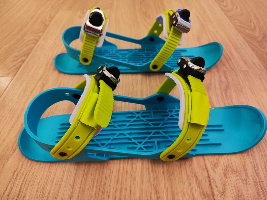 Детски мини ски нови.