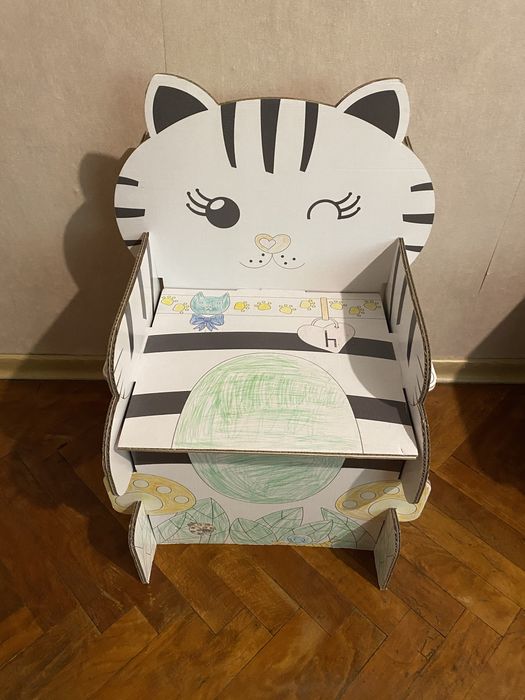 Килимче за игра,сглобяема къщ и картонен сглобяем стол