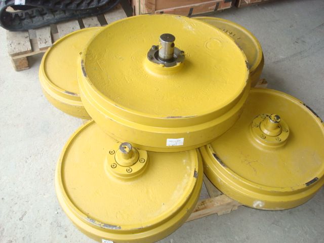 Roti de ghidaj pt. Buldozere Caterpillar D4,D5,D6 pe stoc la PKD GRUP