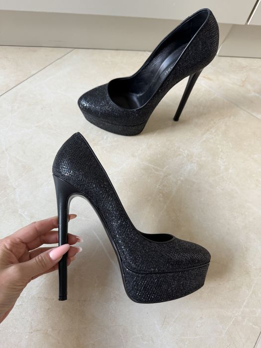 Casadei блестящо черни обувки