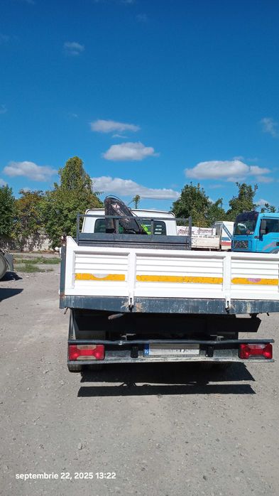 Vand IVECO 3.5TO cu macara