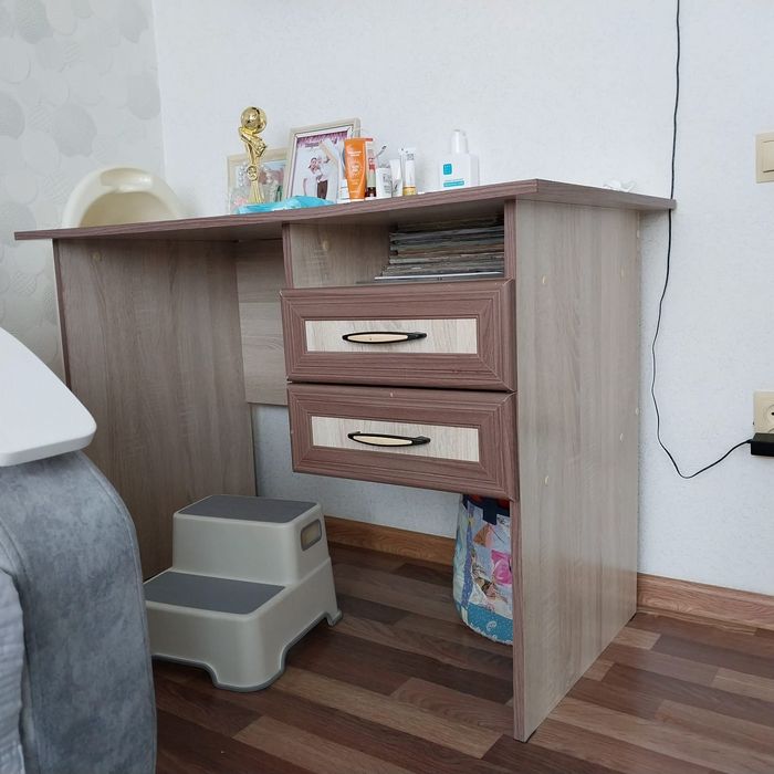 Стол для учёбы продам