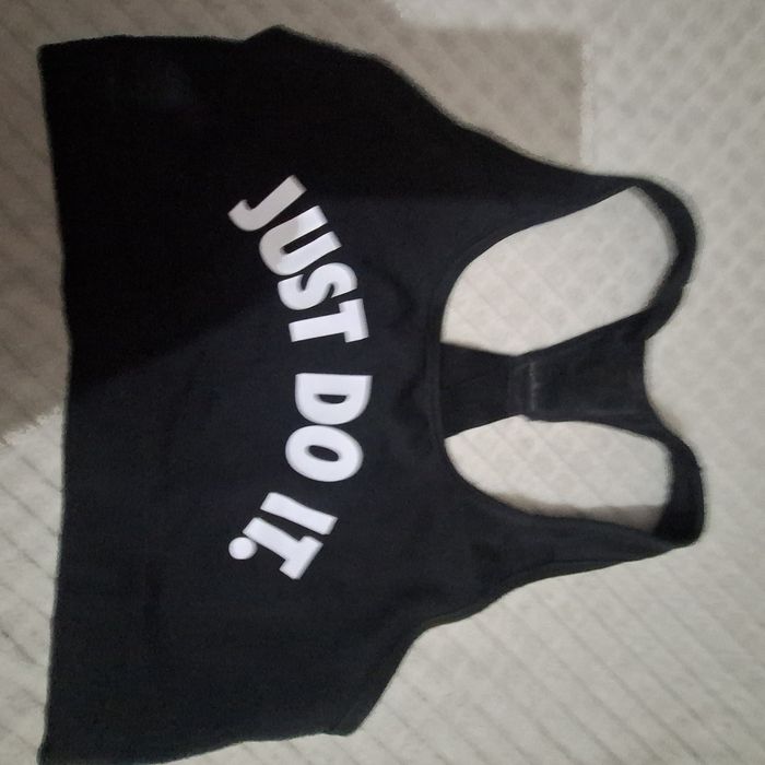 Bustiera de sport