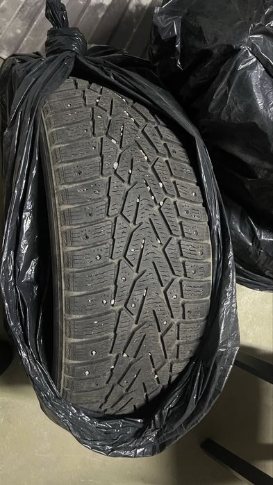 Продам шины 215/55/17