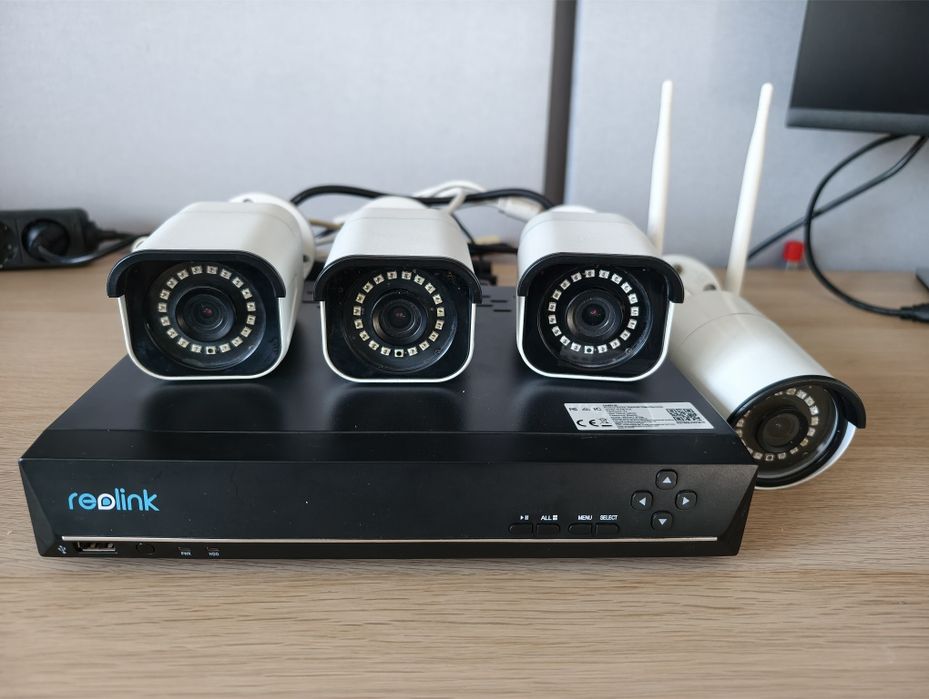 Sistem supraveghere 4K Reolink RLN8-410 cu 4 camere, Hdd 2 TB