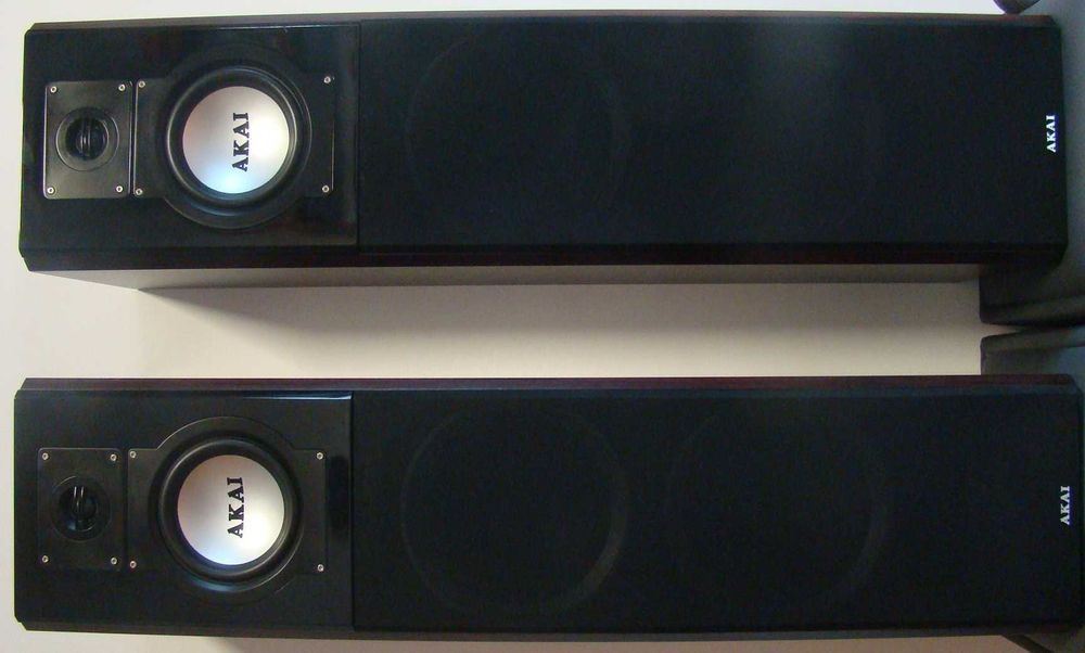 Boxe Akai pentru podea
