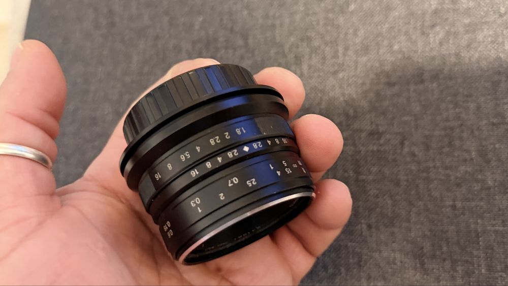 Obiectiv 7artisans 25mm f/1.8 cu focalizare manuală, montură FujiFilm X.