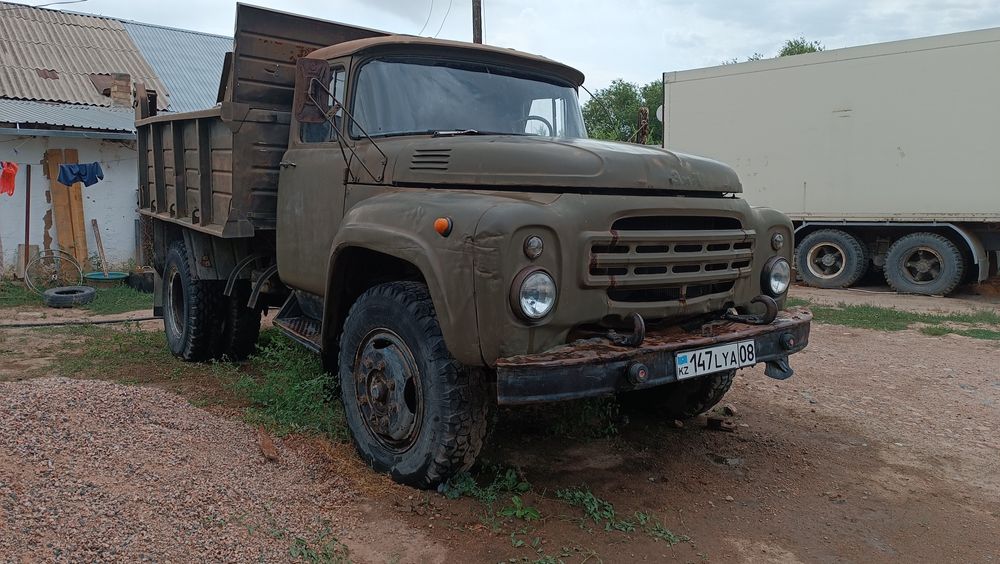 Продам ЗИЛ 130. Полностью в рабочем состоянии.