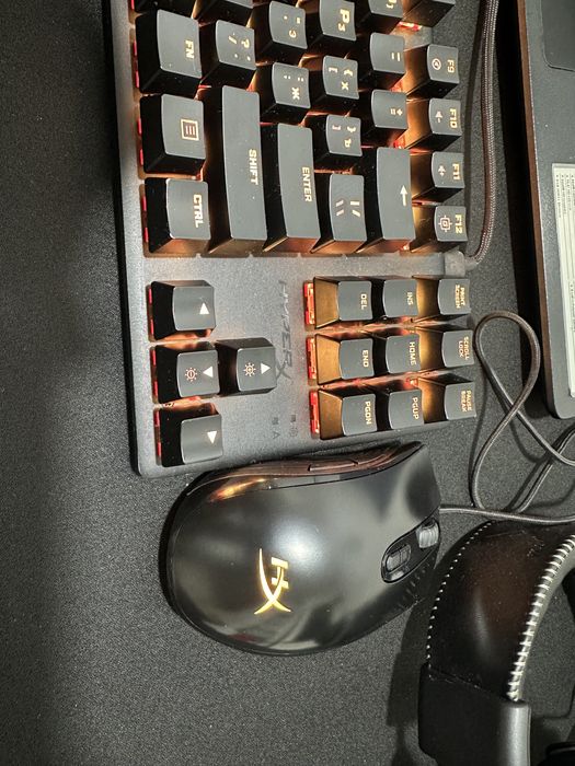 HyperX клава/уши/мышь/ковёр