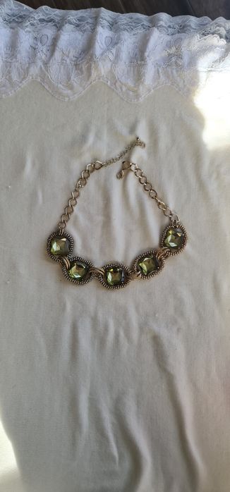 Ефектни колиета запазени.