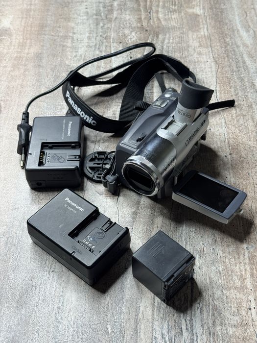 Видеокамера Panasonic 3CCD (Leica) — MiniDV, рабочая