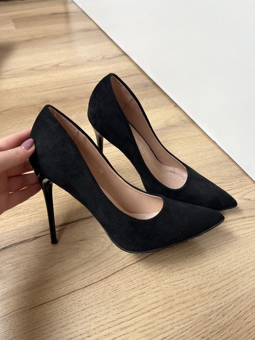 Дамски обувки на висок ток