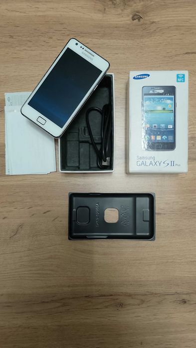 Samsung Galaxy S II Plus, бял, с оригиналната кутия