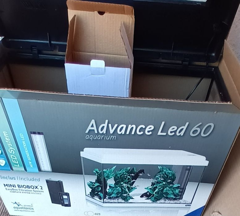 Vand acvariu cu led 54 litri