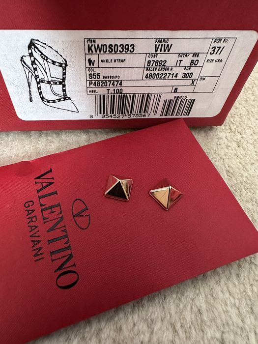 100% ОРИГИНАЛНИ Valentino Garavani rockstud pumps