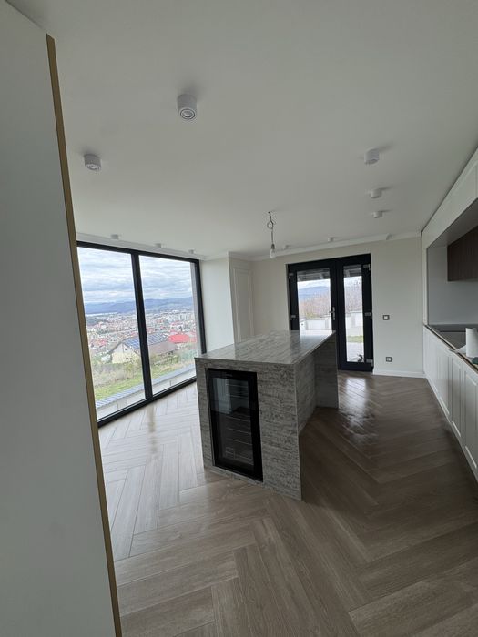 Vand sau inchiriez Casa Noua cu Panorama deosebita la 1.7km de centru