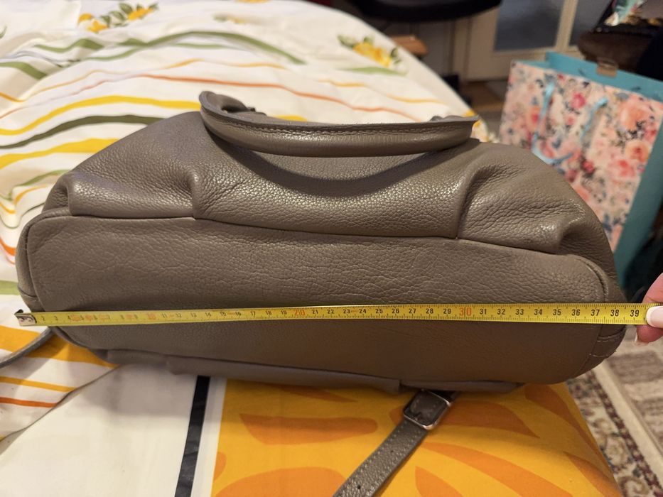 Vand geanta piele naturala noua