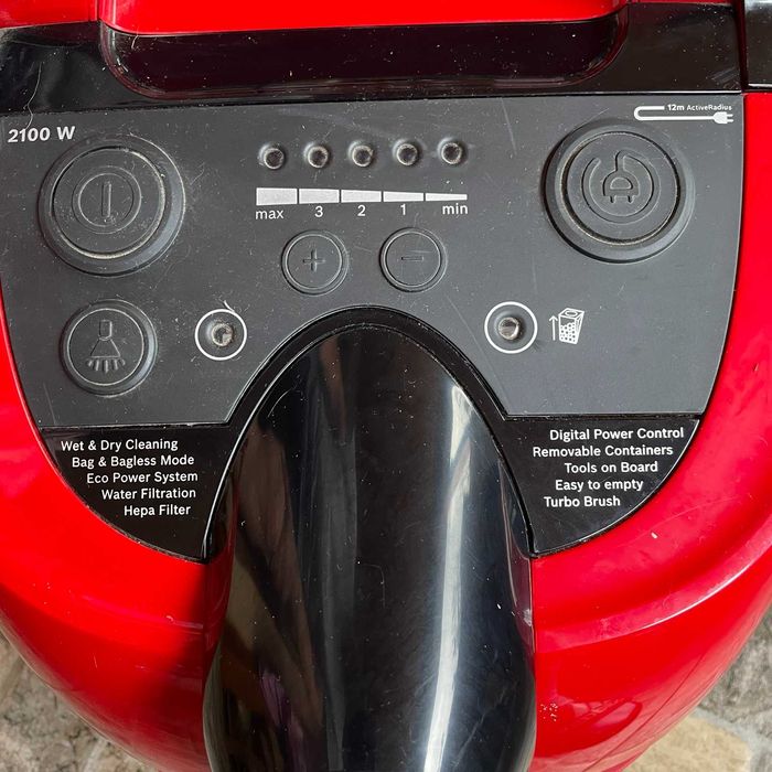Aspirator cu spalare Bosch BWD421PET, 2100 W, filtru Hepa, perie turbo, perie saltea, reglare electronica a puterii, Rosu
